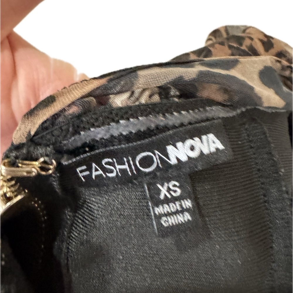 Fashion Nova Leopard Print Top XS